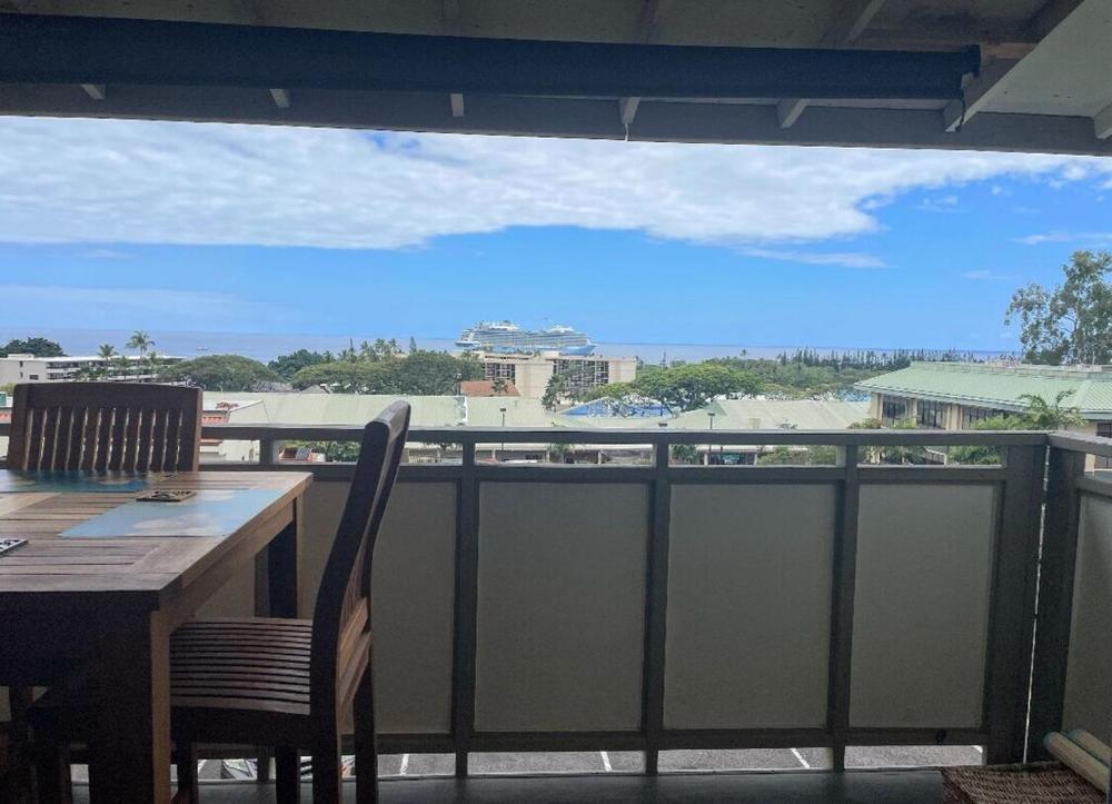 Beautiful Ocean View Downtown Getaway